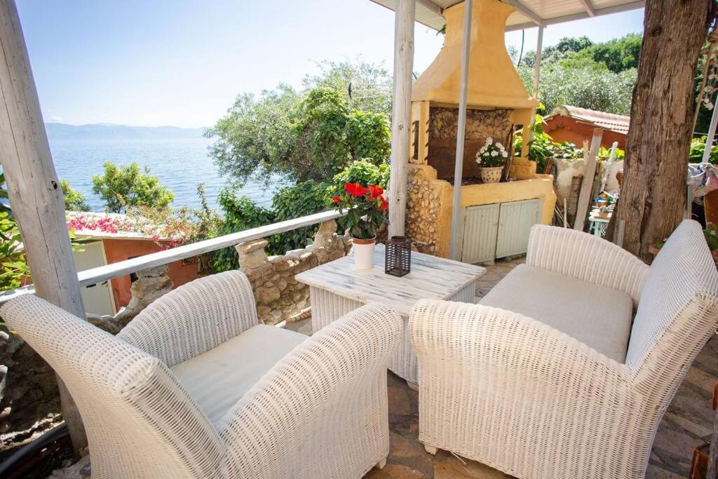 Kohyli Beachfront House Agia Pelagia Chlomou Exteriör bild
