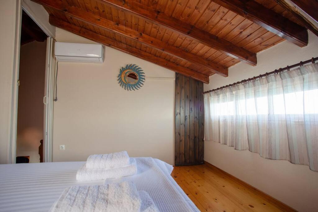 Kohyli Beachfront House Agia Pelagia Chlomou Exteriör bild