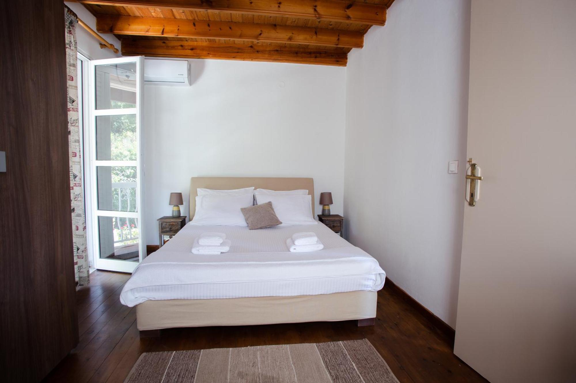 Kohyli Beachfront House Agia Pelagia Chlomou Exteriör bild