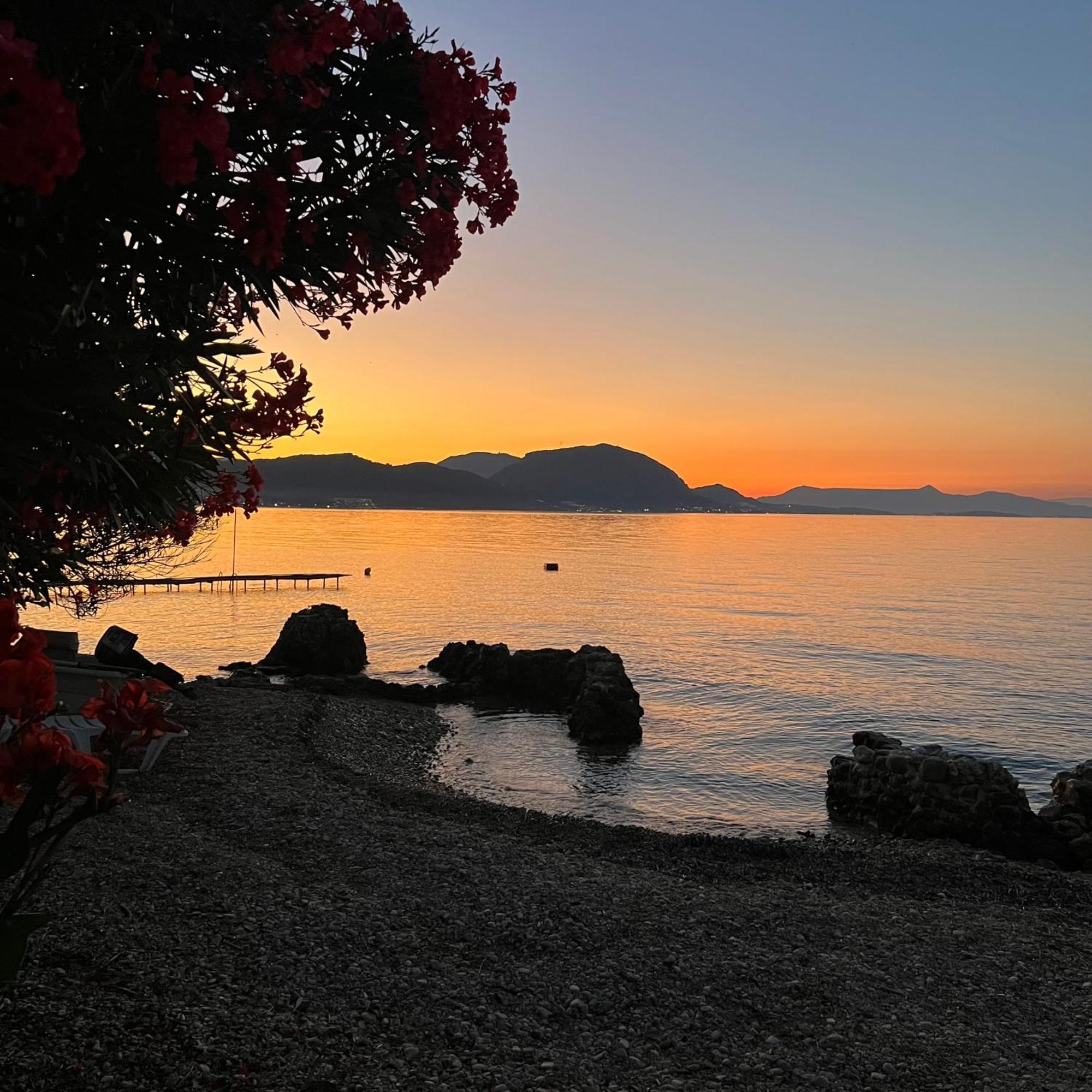 Kohyli Beachfront House Agia Pelagia Chlomou Exteriör bild