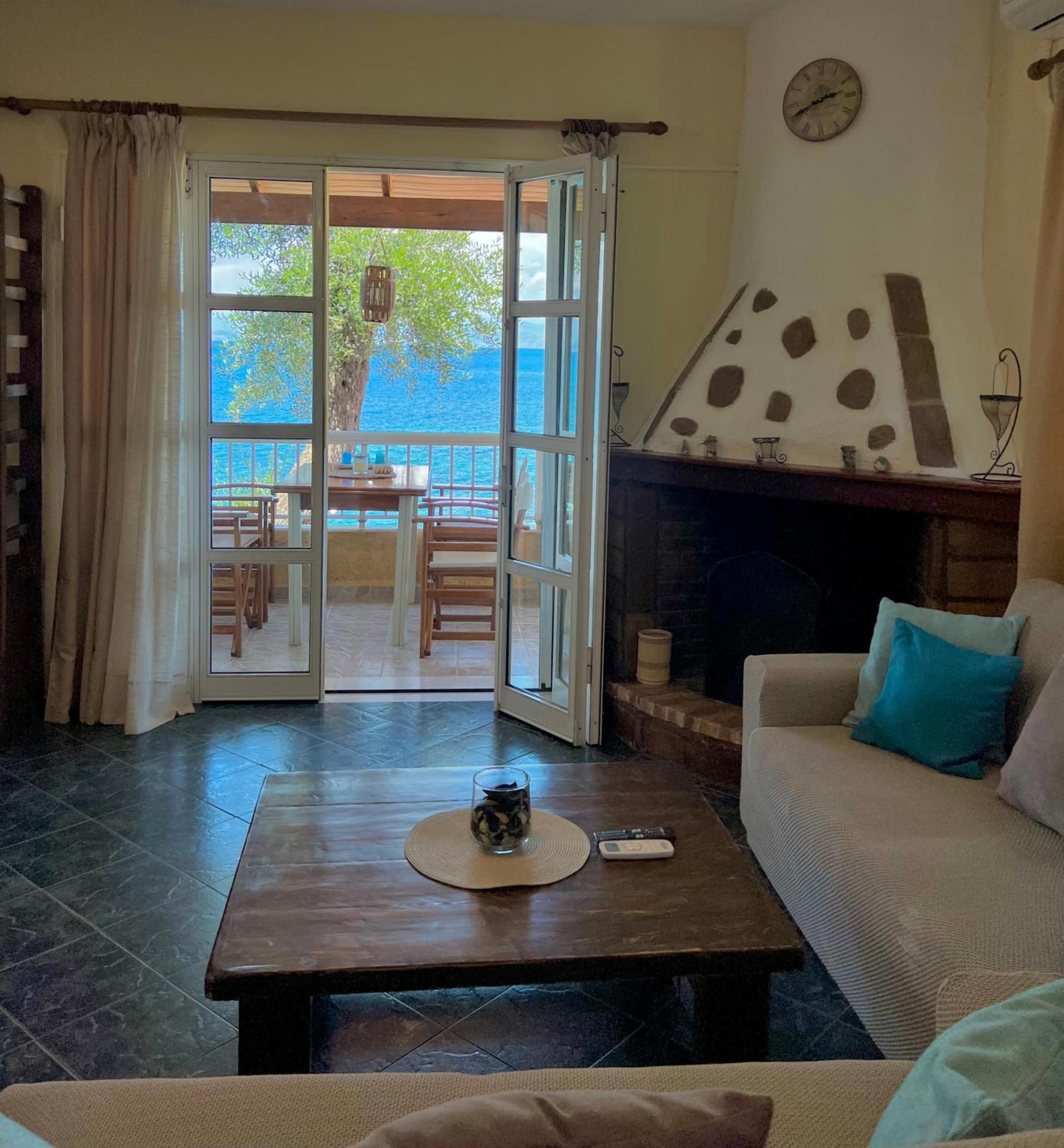 Kohyli Beachfront House Agia Pelagia Chlomou Exteriör bild